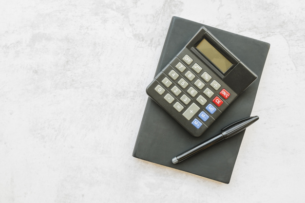 calculator with notebook table - حساب‌های دریافتی با نرم افزار